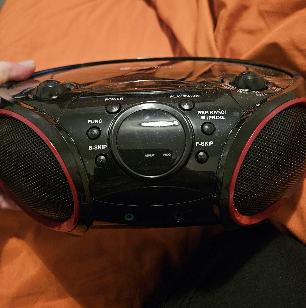 Black and Red Portable CD Boombox with AM/FM - Picture 2 of 3